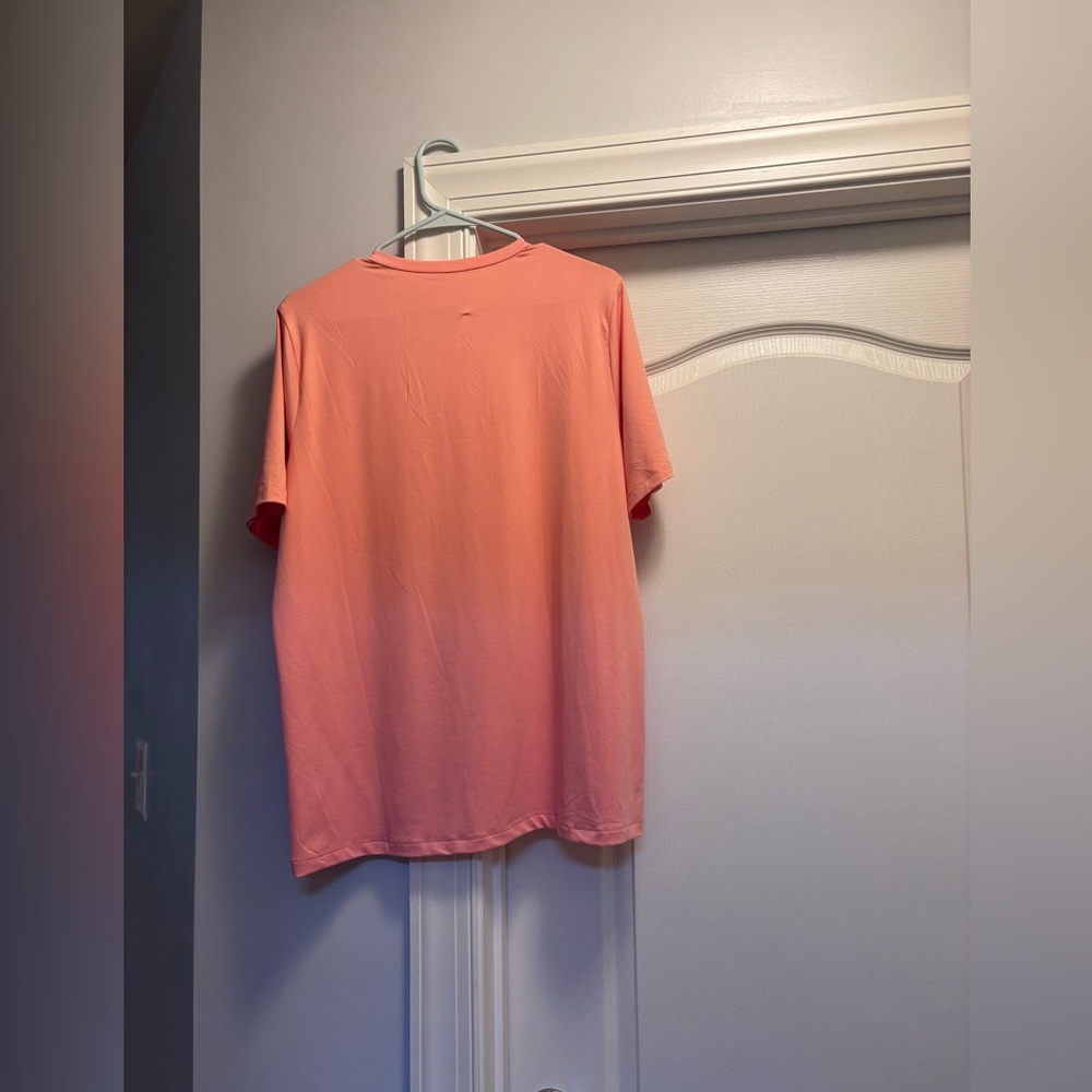 Basic Solid Round Neck Tee - Picture 2 of 8